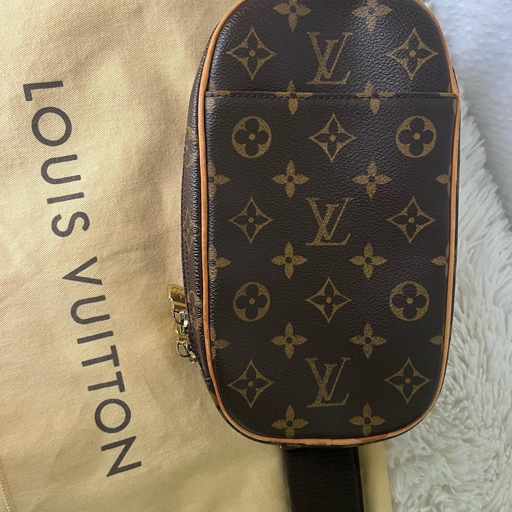 AUTHENTIC LOUIS VUITTON GANGE